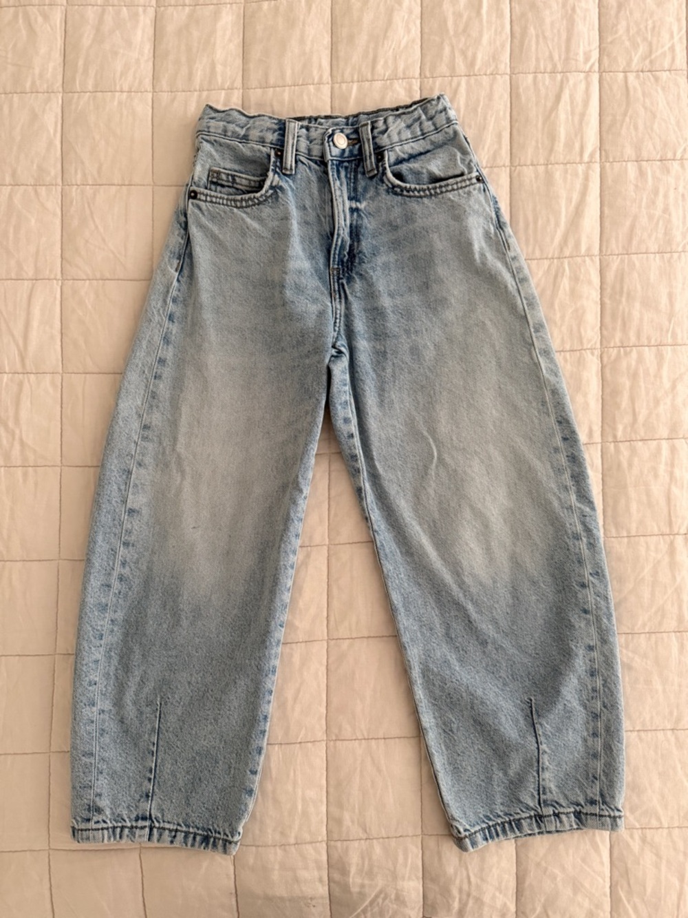 Zara - Size 8-9 - Girls Light Wash Barrel Jeans